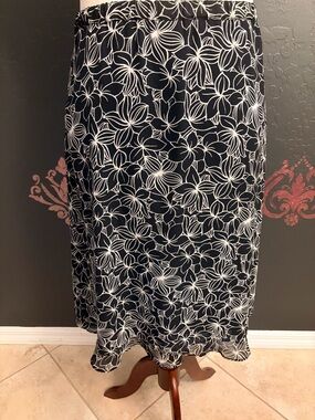 Covington Black and White Floral A-Line Skirt